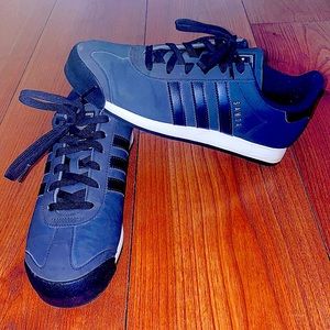 Navy Blue Samoa. Men’s size 7 Womens 8.5